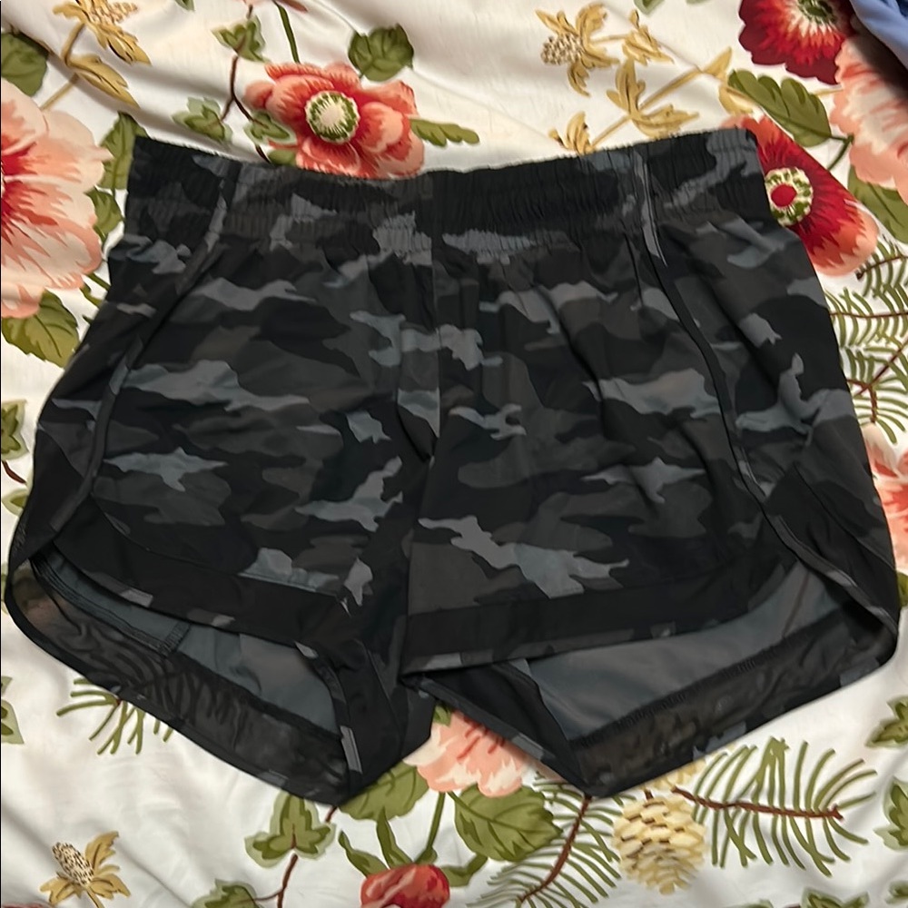 Athleta Printed Mesh Pacer Run Short 4’
